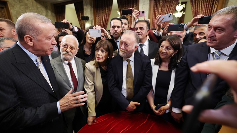 Οι φωτογραφίες που μιλούν: Ο Ερντογάν στήνει μέτωπο κατά του CHP