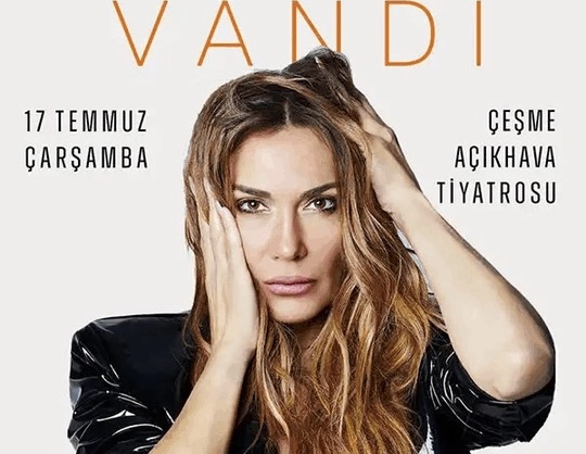 Κρίση στο Τσεσμέ Σμύρνης με Δέσποινα Βανδή – Ακύρωσε τη συναυλία – «Ας φύγει η κυρία», είπε η Δήμαρχος