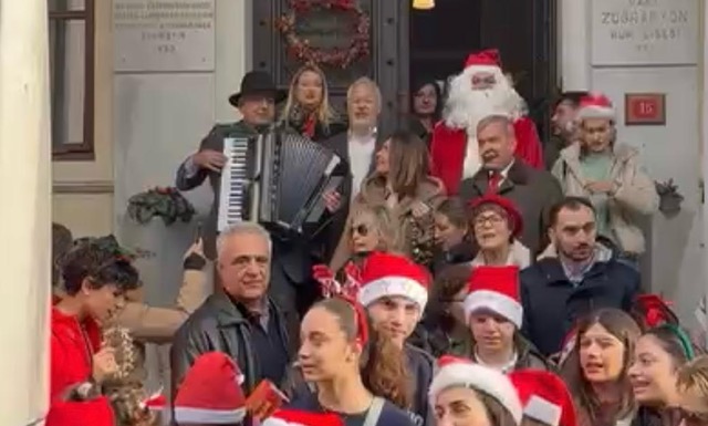 Ο Άη Βασίλης της Πόλης: Ο άνθρωπος πίσω από τη στολή