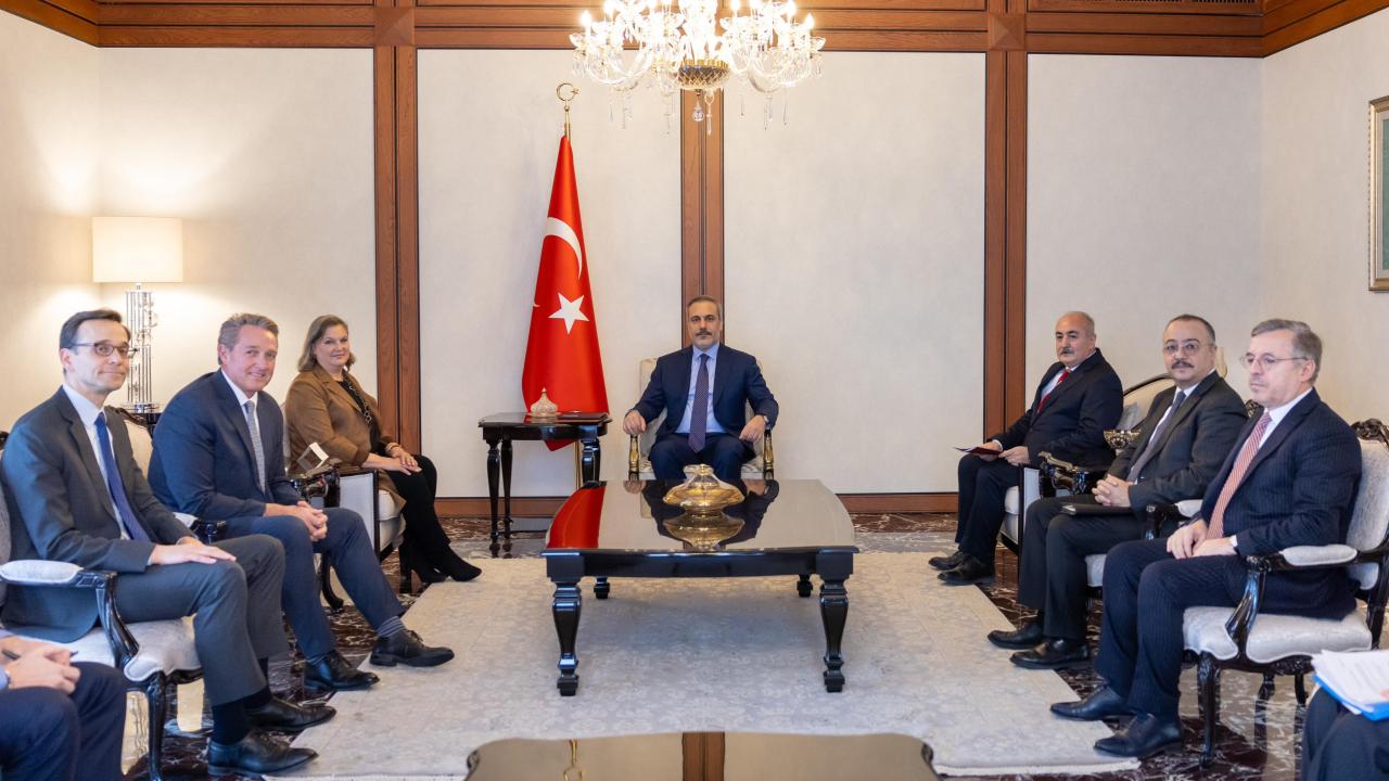  Με Χακάν Φιντάν συναντήθηκε η Νούλαντ στην Τουρκία