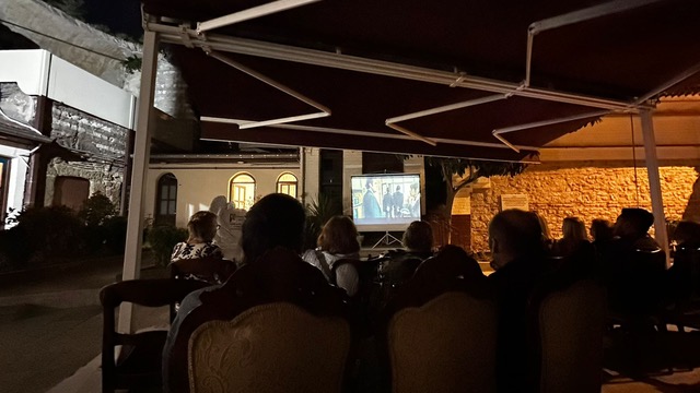 Η αυλή του Μπαλίνου μετατράπηκε σε θερινό σινεμά