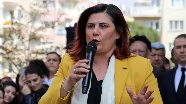 Δήμαρχος CHP προσχωρεί στο AKP – Ισχυρισμοί αντιπολίτευσης για εκβιασμό