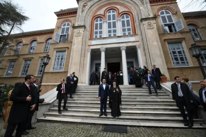 Επίθεση κόμματος Ευημερία Ξανά για Χάλκης: Όχι προνόμια στο Φανάρι