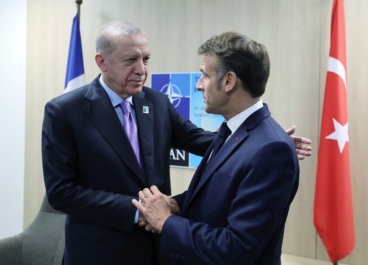 Συνάντηση Ερντογάν Μακρόν: H συμμετοχή στην ευρωπαϊκή άμυνα ωφέλιμη στις σχέσεις Τουρκίας και Ε.Ε