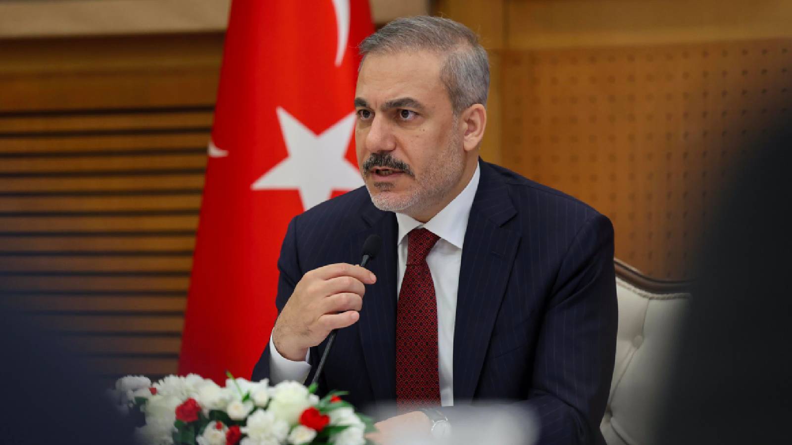 Ευρωτουρκικές σχέσεις και θέματα ασφάλειας Ευρώπης συζητά στο Παρίσι ο Φιντάν