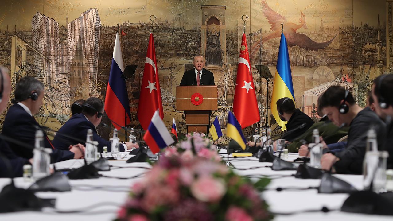 Τα βλέμματα σήμερα στην Κωνσταντινούπολη: Πρώτη συνάντηση Ρωσίας – Ουκρανίας μετά από 3 χρόνια