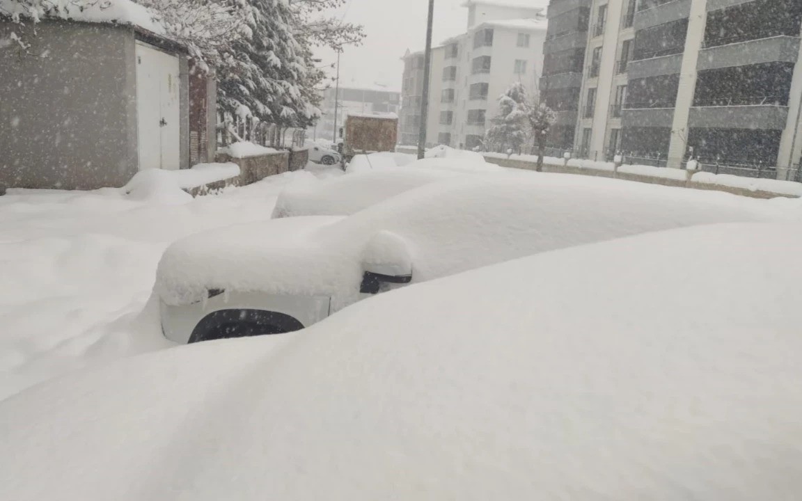 Η Τουρκία παγώνει- Στα λευκά η Κωνσταντινούπολη -Συναγερμός σε 9 πόλεις