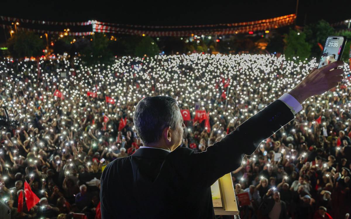 Οζέλ για Ερντογάν: «Όποιος δεν μπορεί να είναι δημοκράτης στο εσωτερικό δεν μπορεί να είναι ‘παγκοσμιος ηγέτης’»