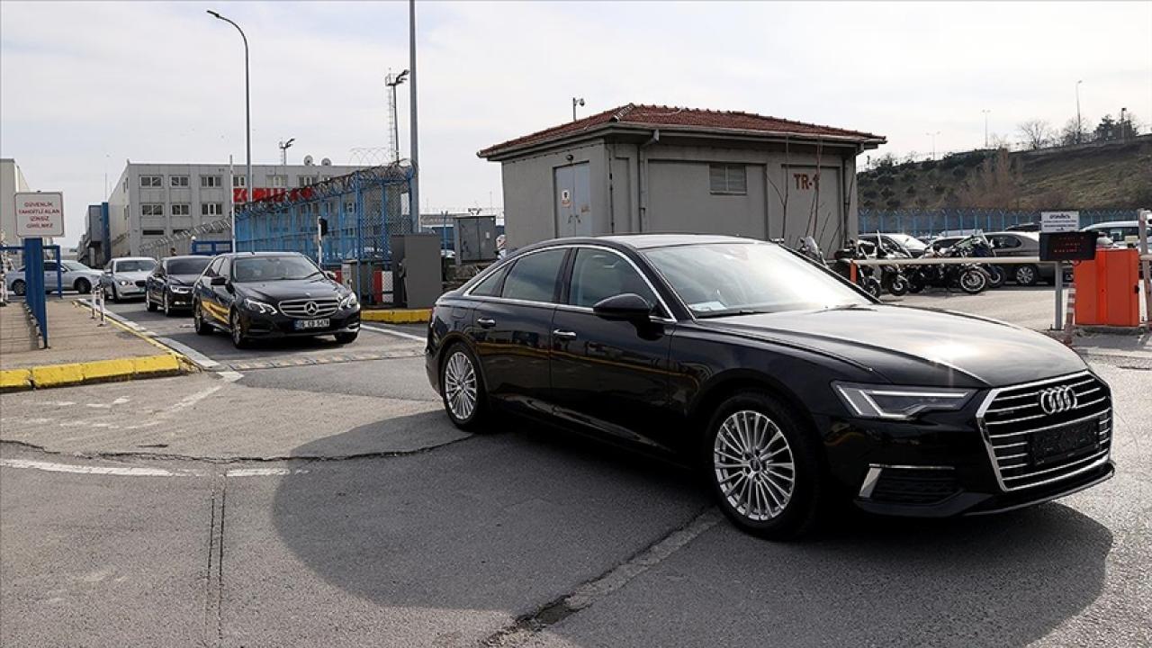 Στην Κων/πολη έφτασε η ρωσική αντιπροσωπεία: Οι διαπραγματεύσεις ξεκινούν στο Ντολμάμπαχτσε