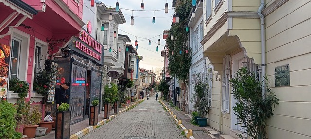 Μια βόλτα στο Κοντοσκάλι, εκεί όπου η Πόλη θυμάται