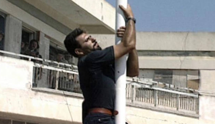 Αρθρογράφος Χουριέτ: Εντολή τουρκικής σημαίας στη Συρία, όπως με Σολωμού στην Κύπρο το 1996